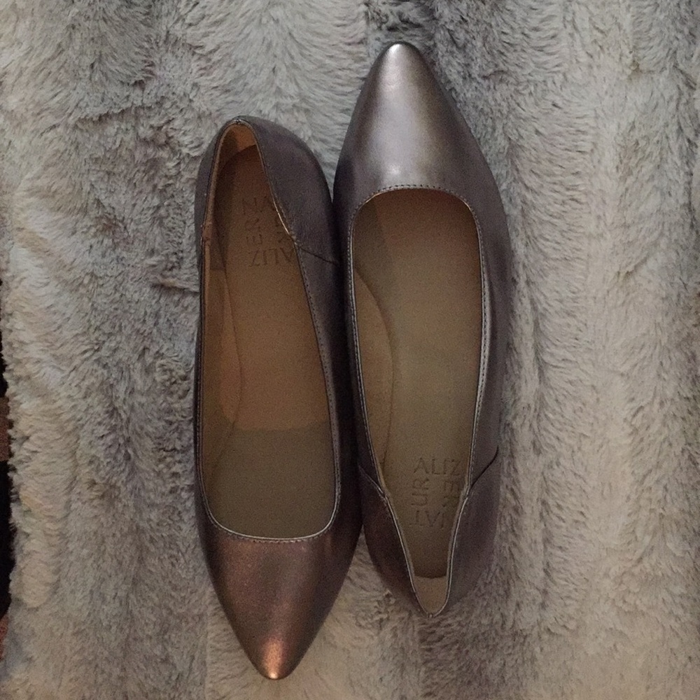 NEW Naturalizer Pewter Metallic flats, 7W